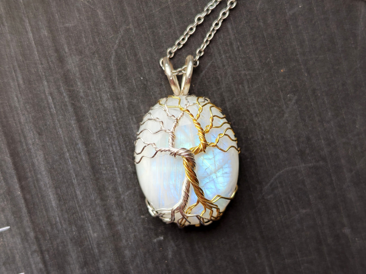 Fantasy inspired pendant: The Two Trees