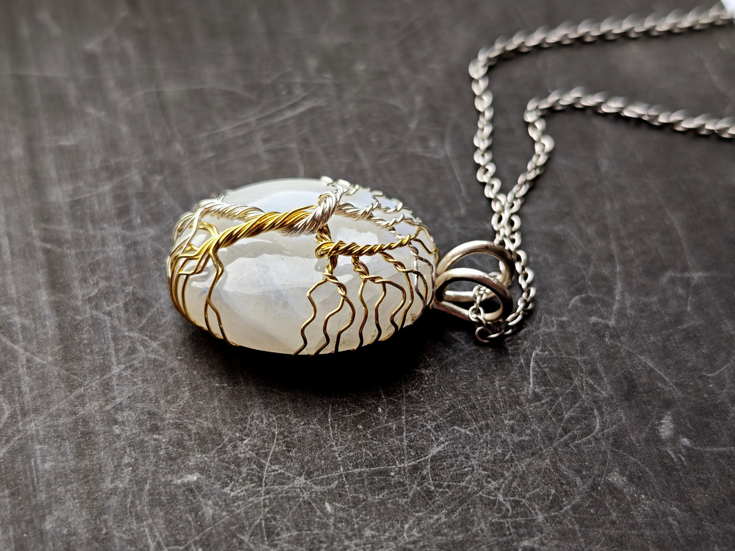 Fantasy inspired pendant: The Two Trees