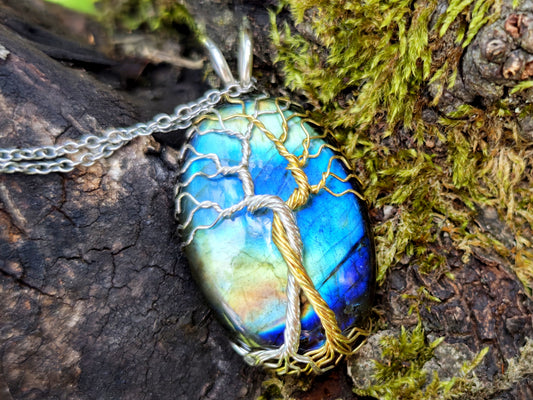 Fantasy inspired pendant: The Two Trees