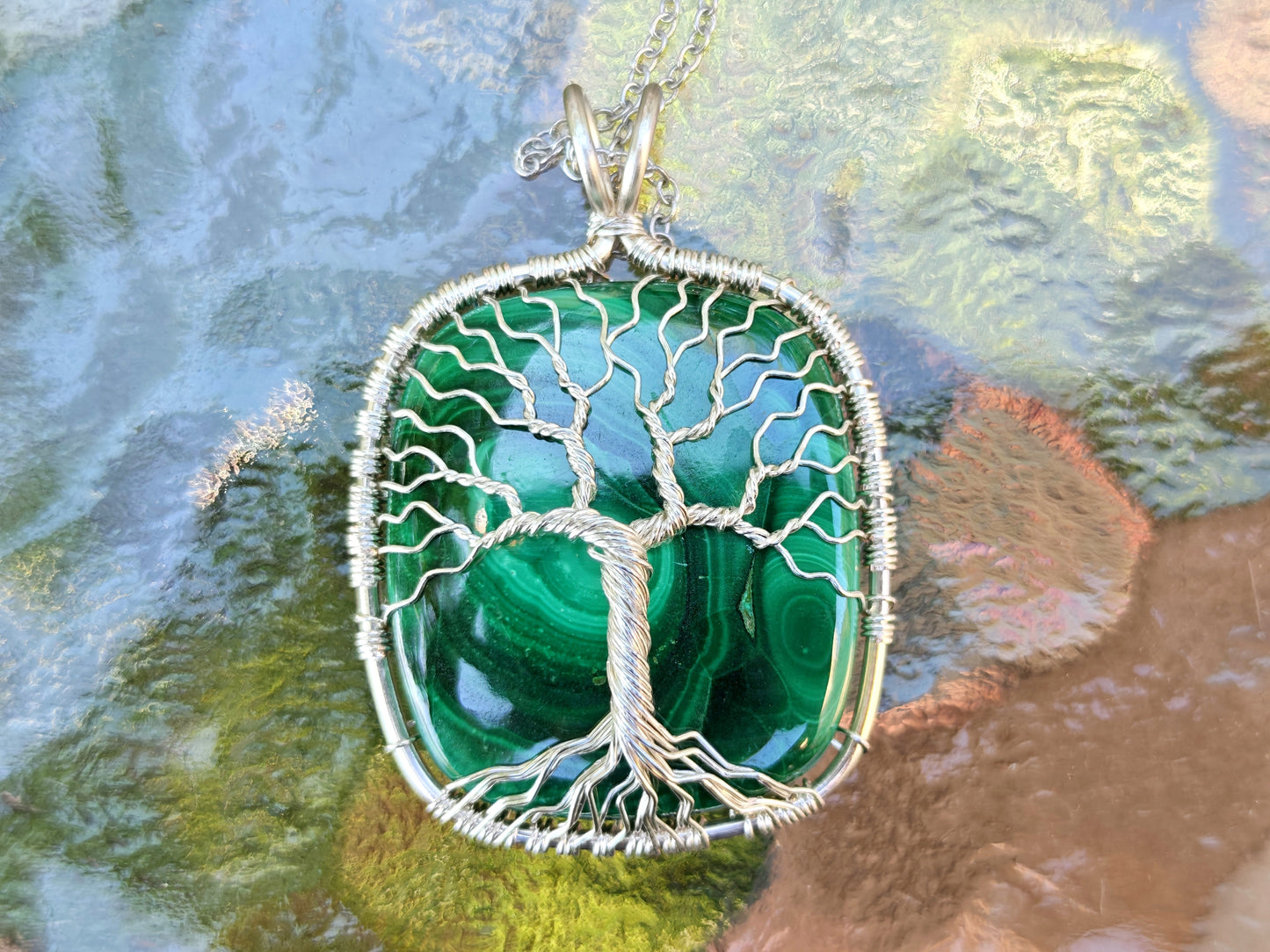Tree pendant with a malachite gemstone