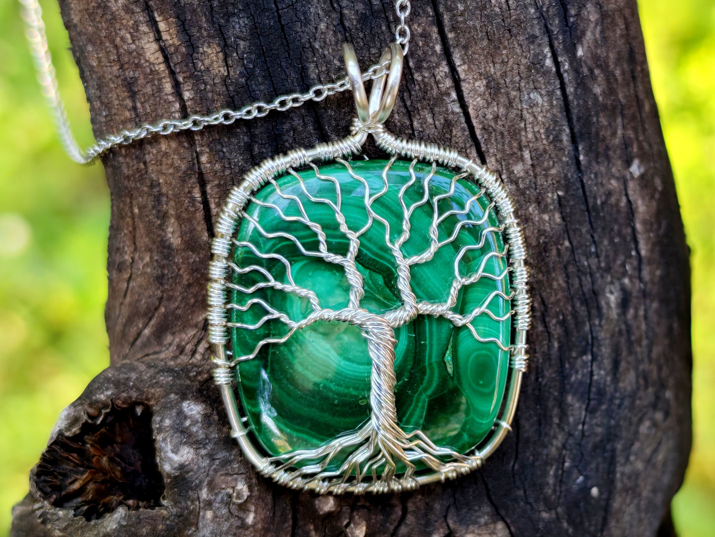 Tree pendant with a malachite gemstone