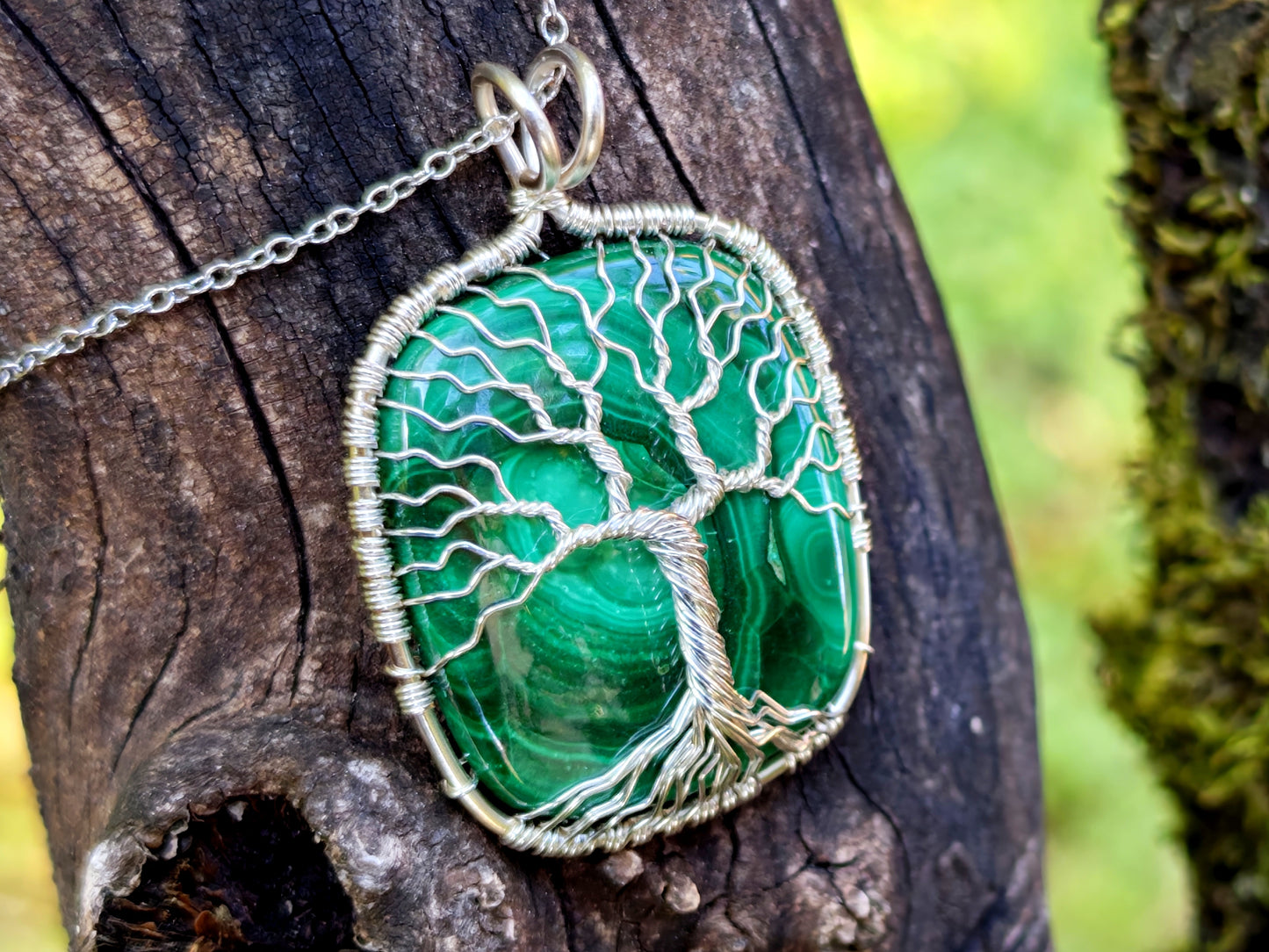 Tree pendant with a malachite gemstone