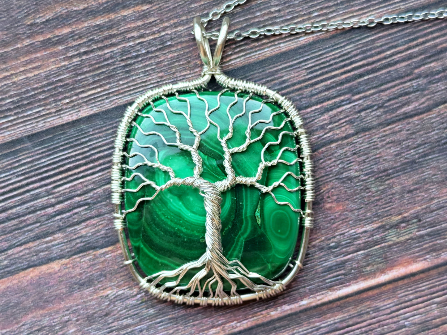 Tree pendant with a malachite gemstone