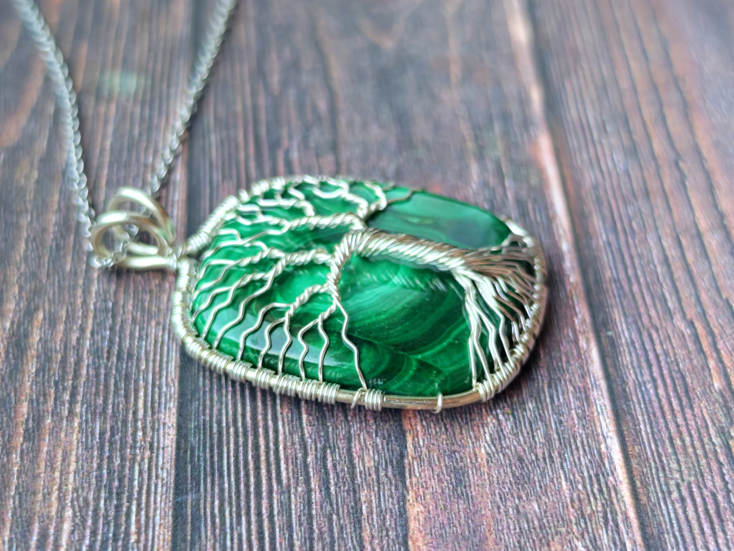 Tree pendant with a malachite gemstone