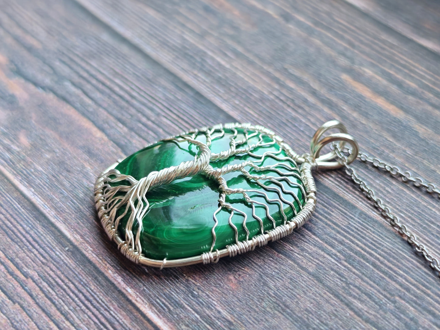 Tree pendant with a malachite gemstone
