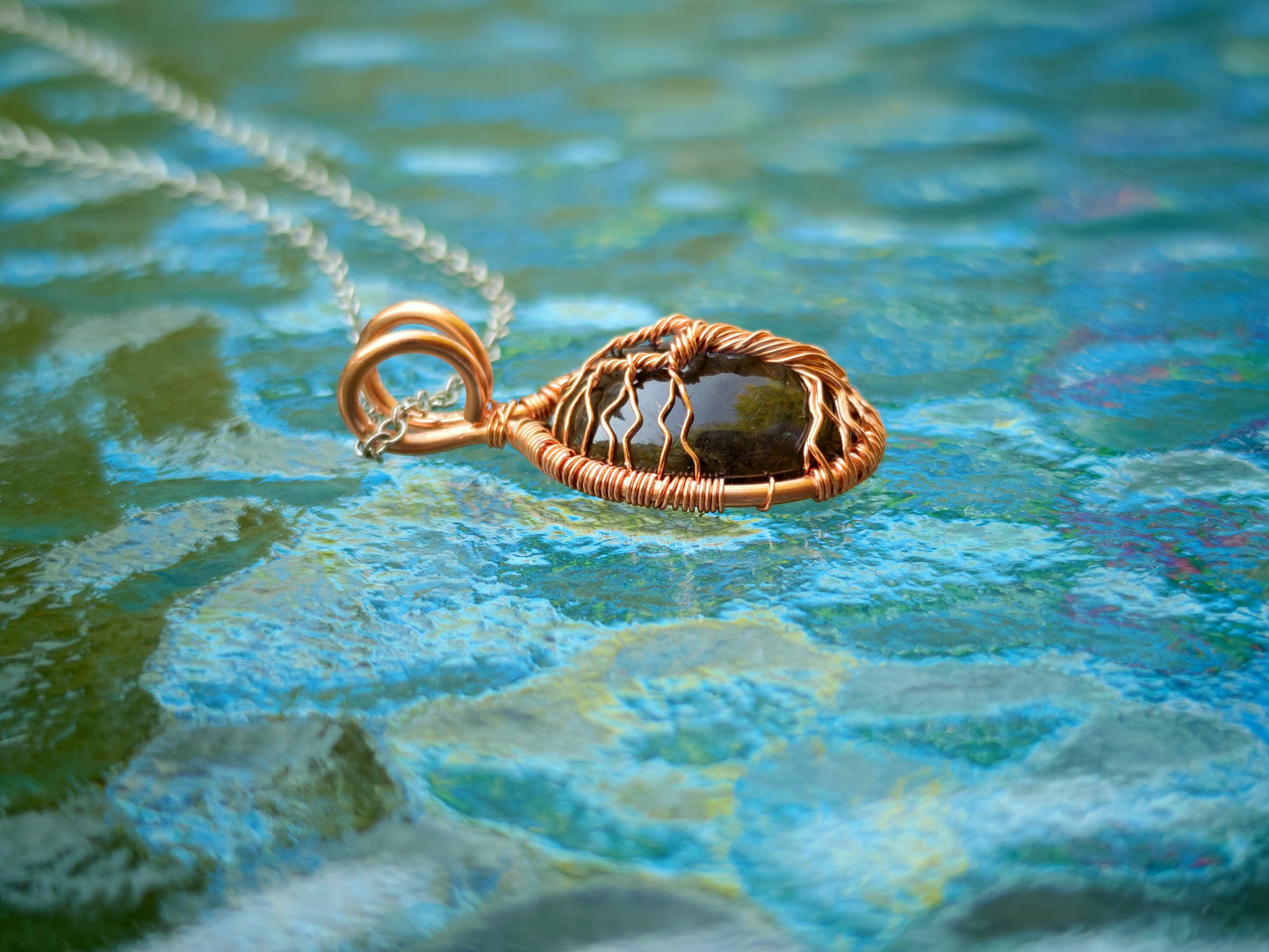 Tree pendant with a labradorite gemstone