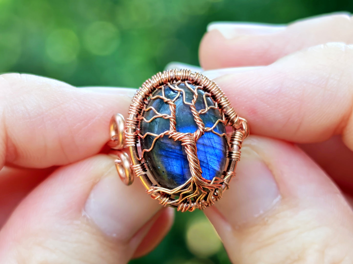 Tree ring with a labradorite gemstone