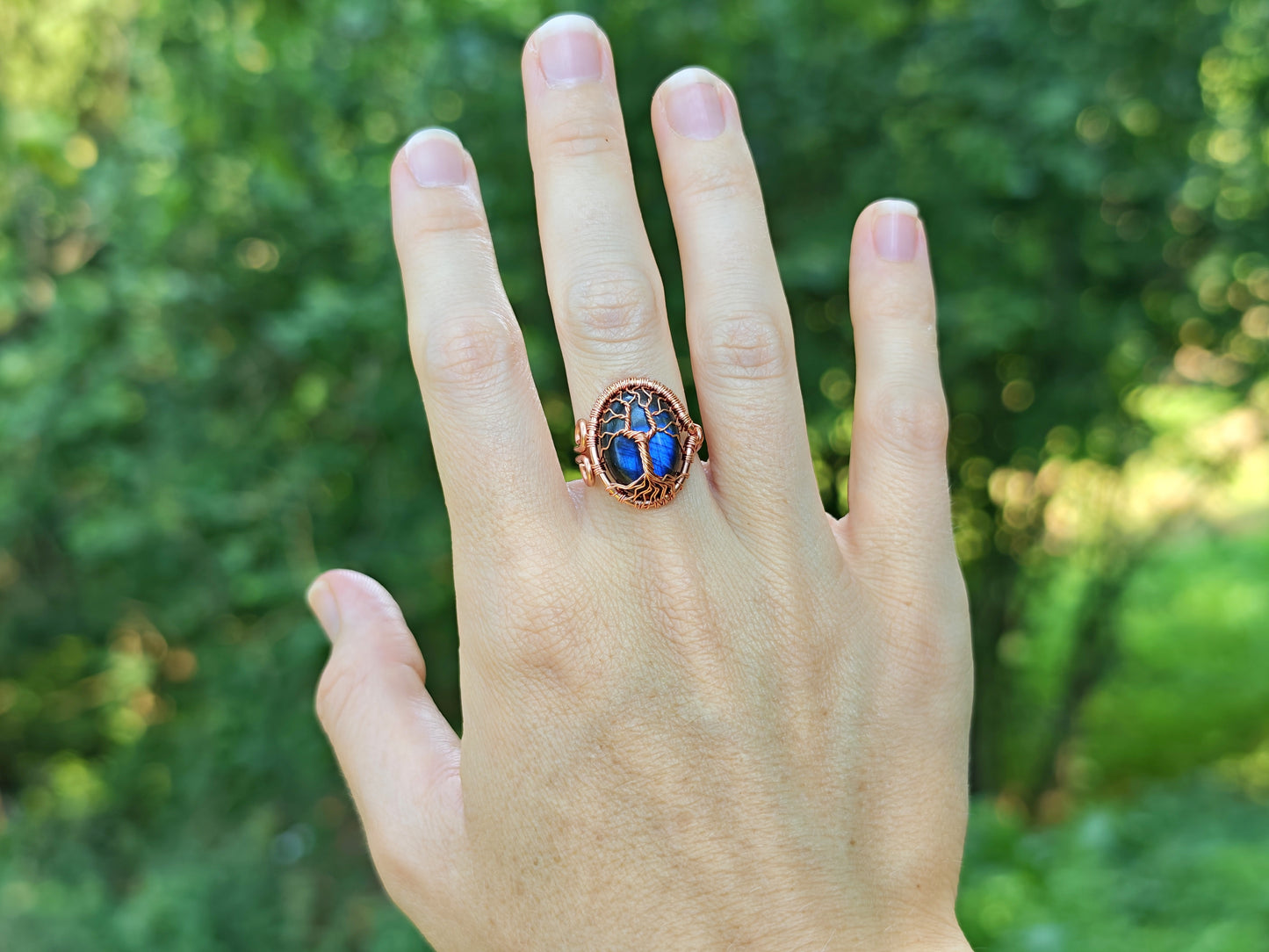 Tree ring with a labradorite gemstone
