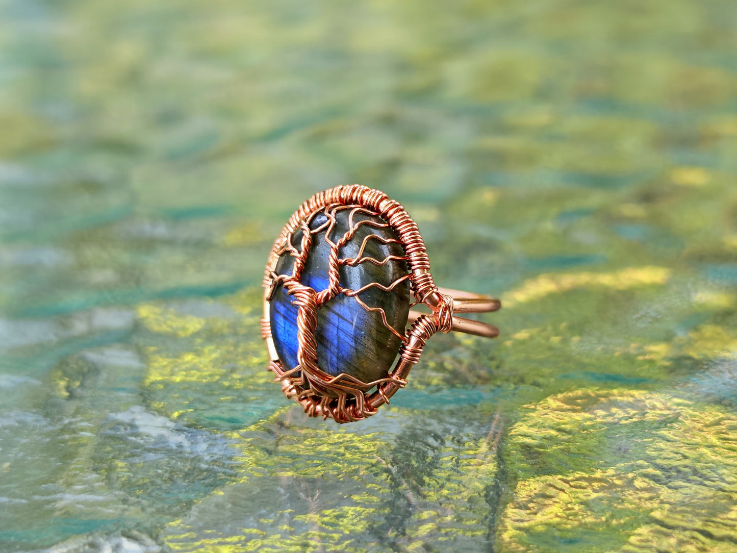 Tree ring with a labradorite gemstone