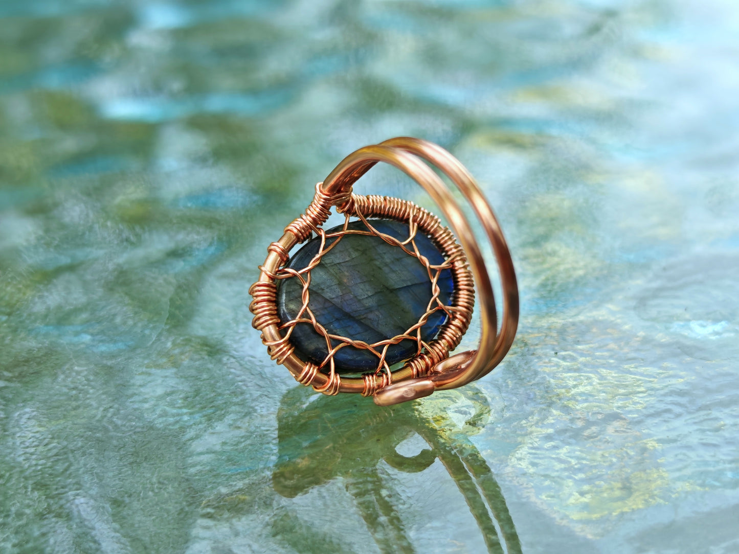 Tree ring with a labradorite gemstone