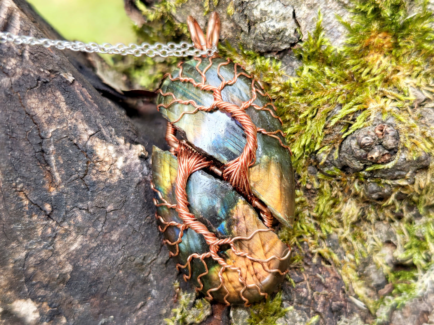 Tree pendant with a broken labradorite gemstone