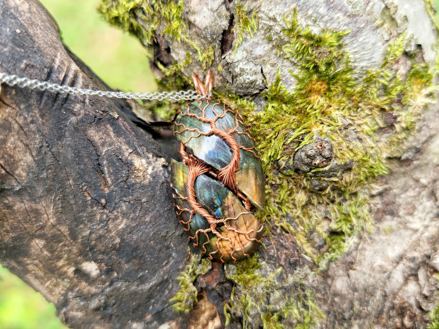 Tree pendant with a broken labradorite gemstone
