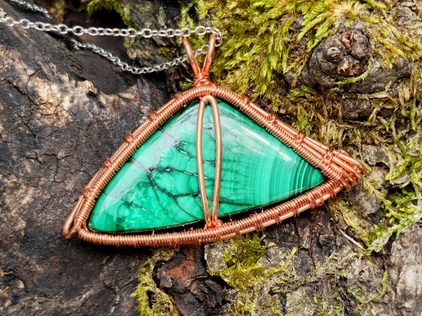 Dragon's eye pendant with a malachite moonstone