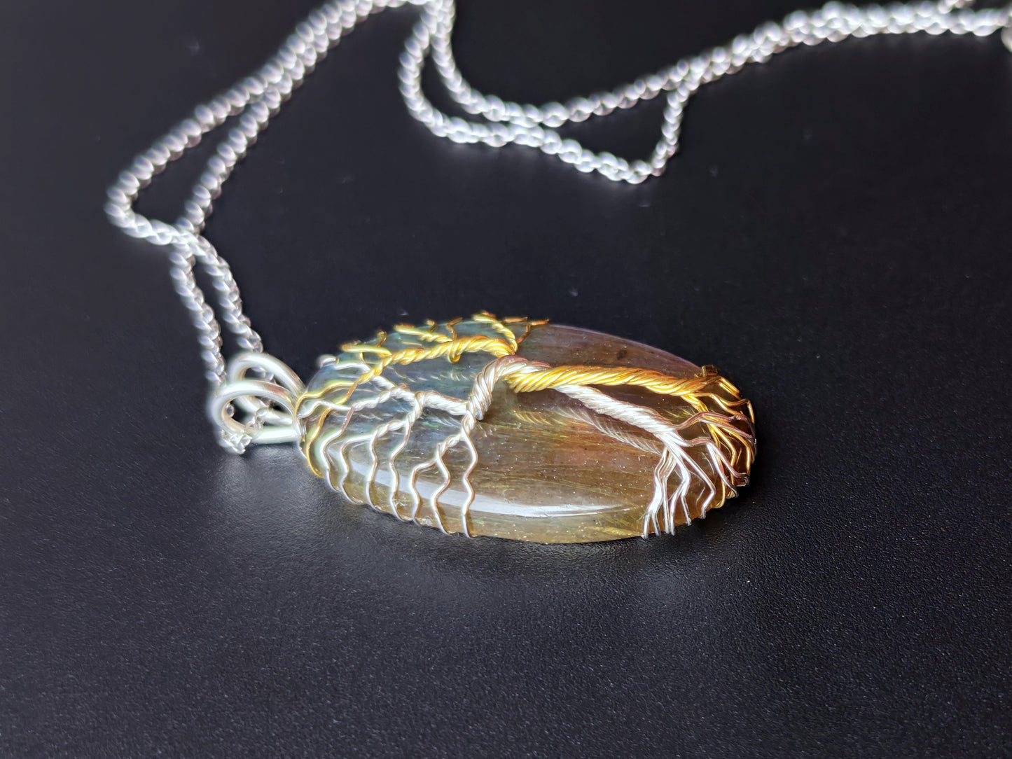 Fantasy inspired pendant: The Two Trees