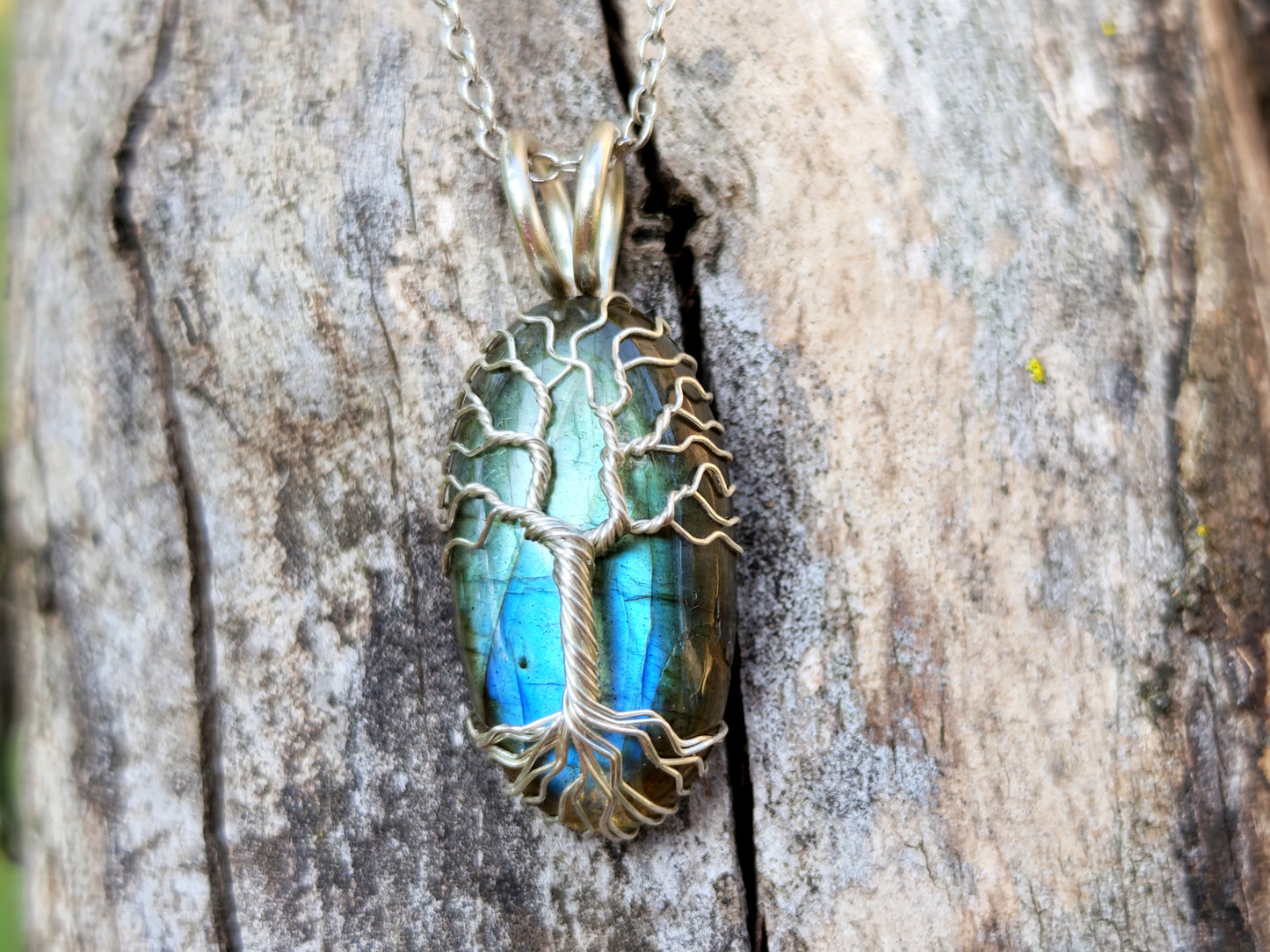 Tree pendant with a labradorite gemstone