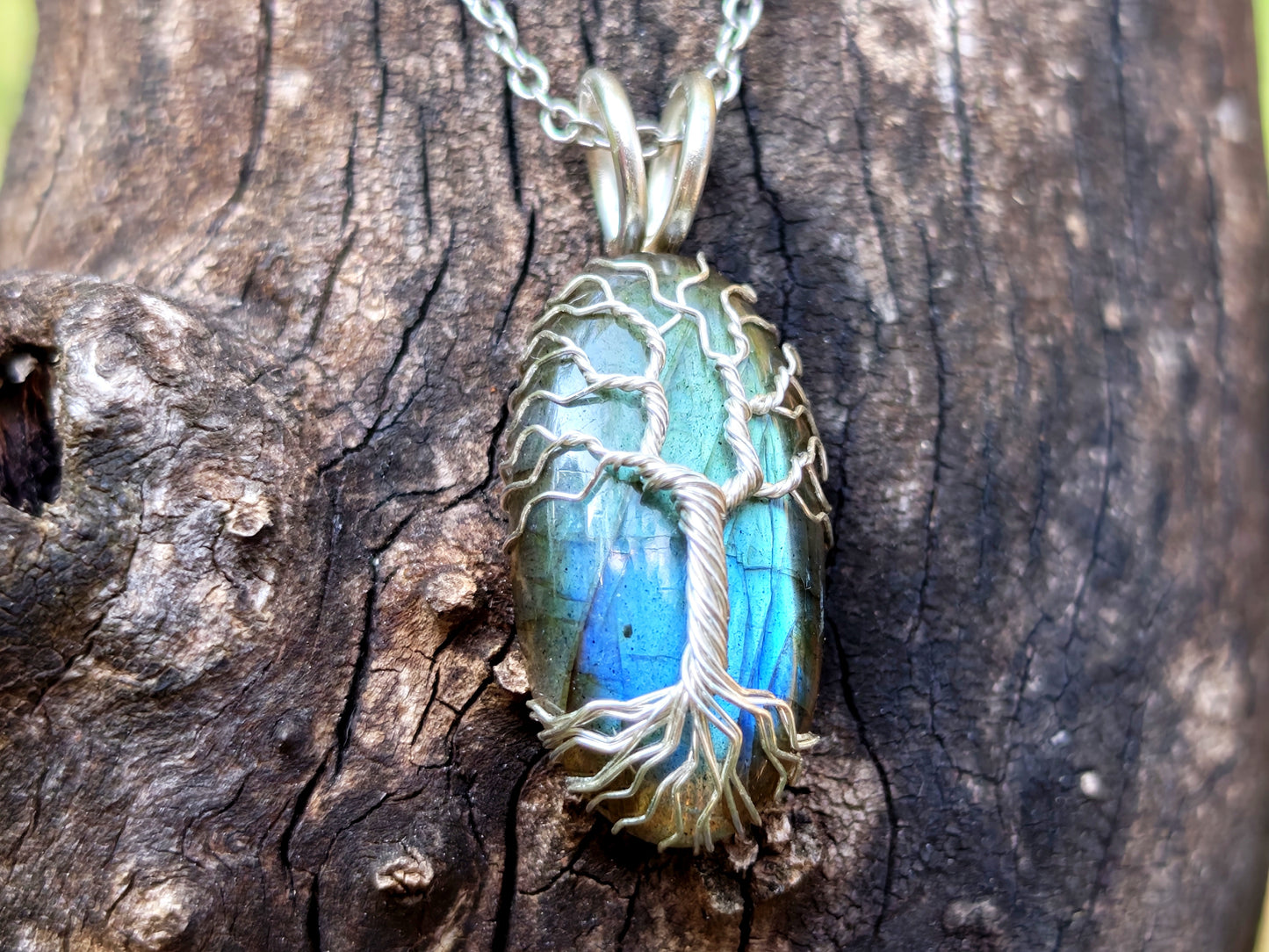 Tree pendant with a labradorite gemstone