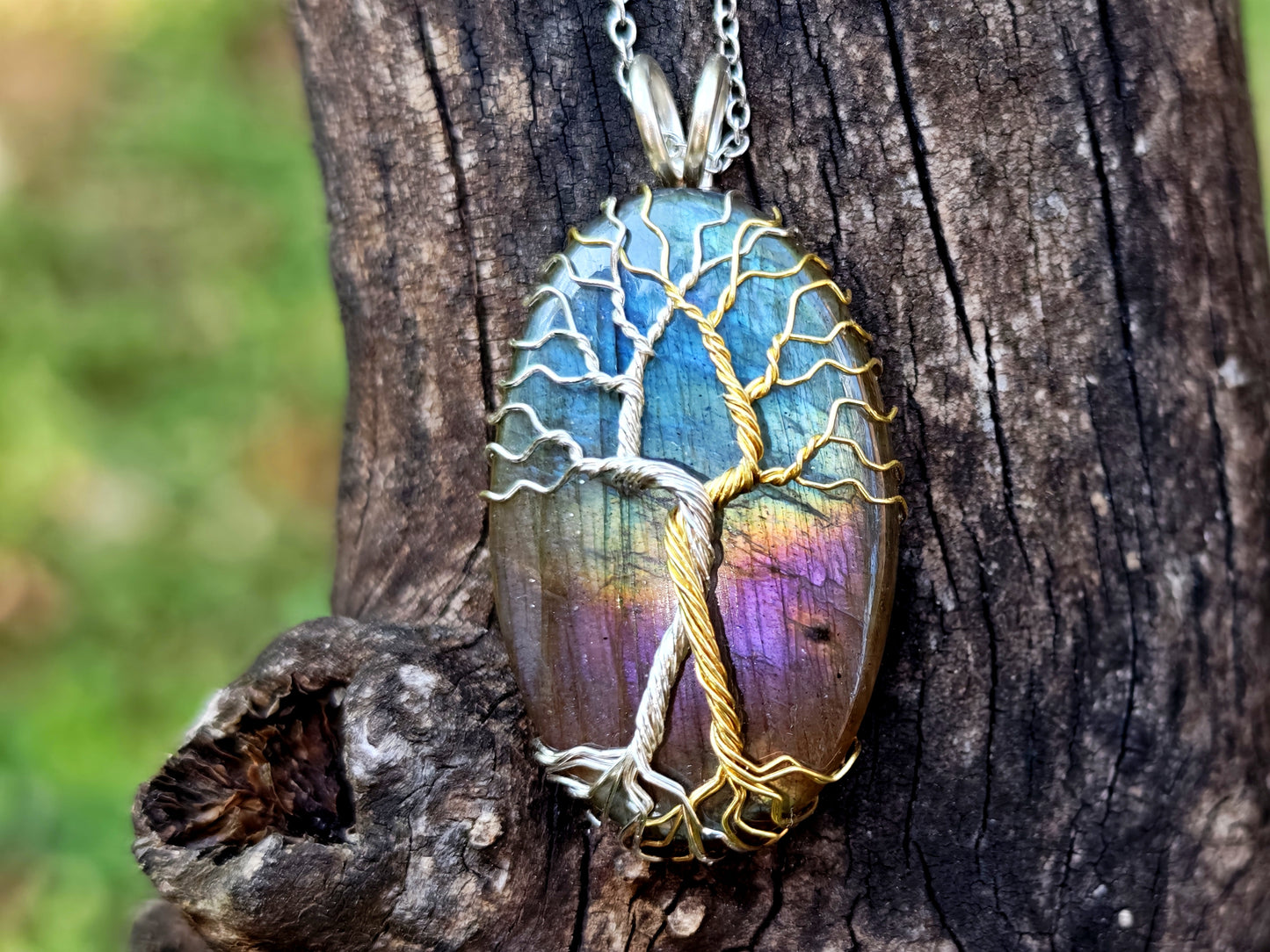 Fantasy inspired pendant: The Two Trees