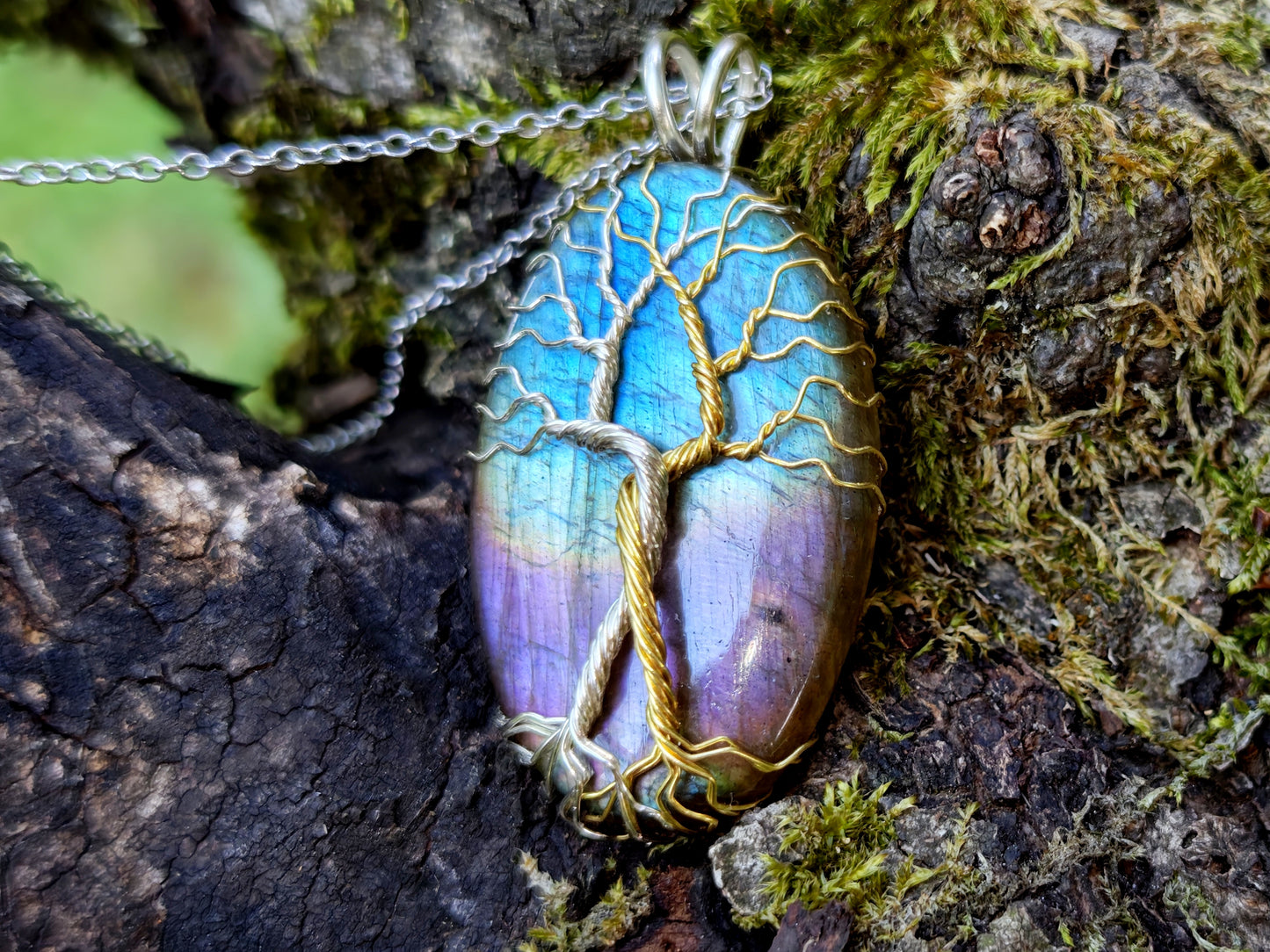 Fantasy inspired pendant: The Two Trees