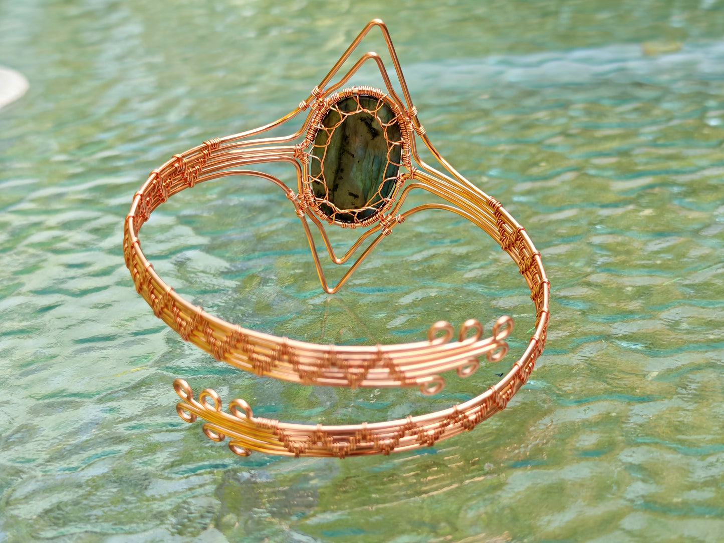 Tree arm ring with a labradorite gemstone