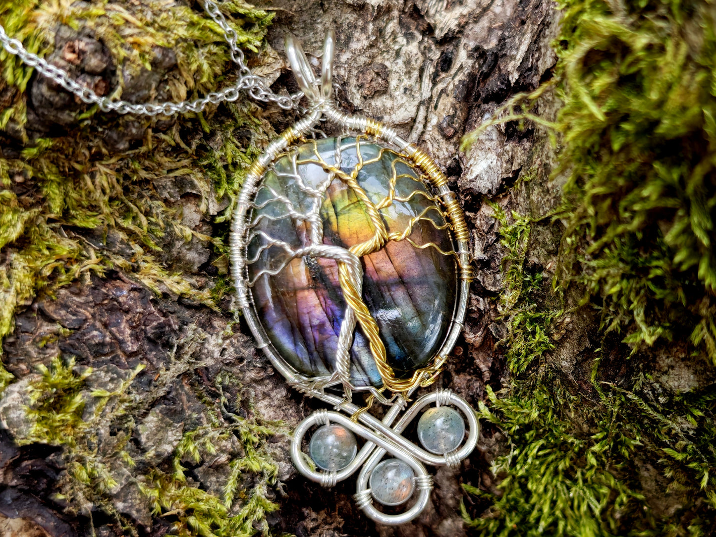 Fantasy inspired pendant: The Two Trees