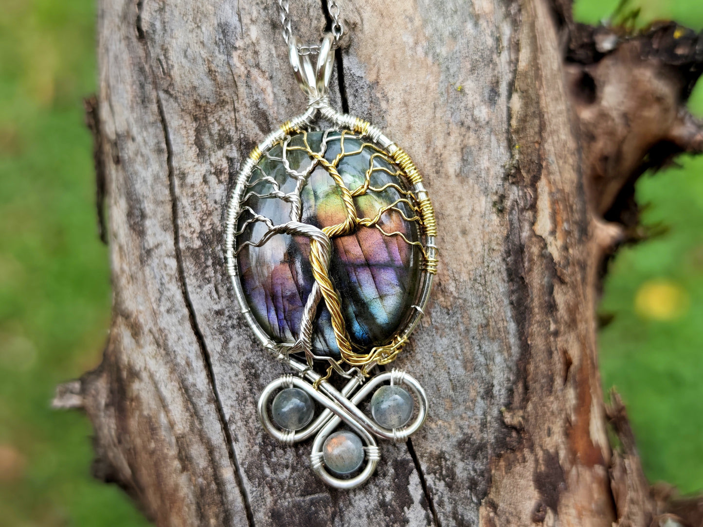 Fantasy inspired pendant: The Two Trees