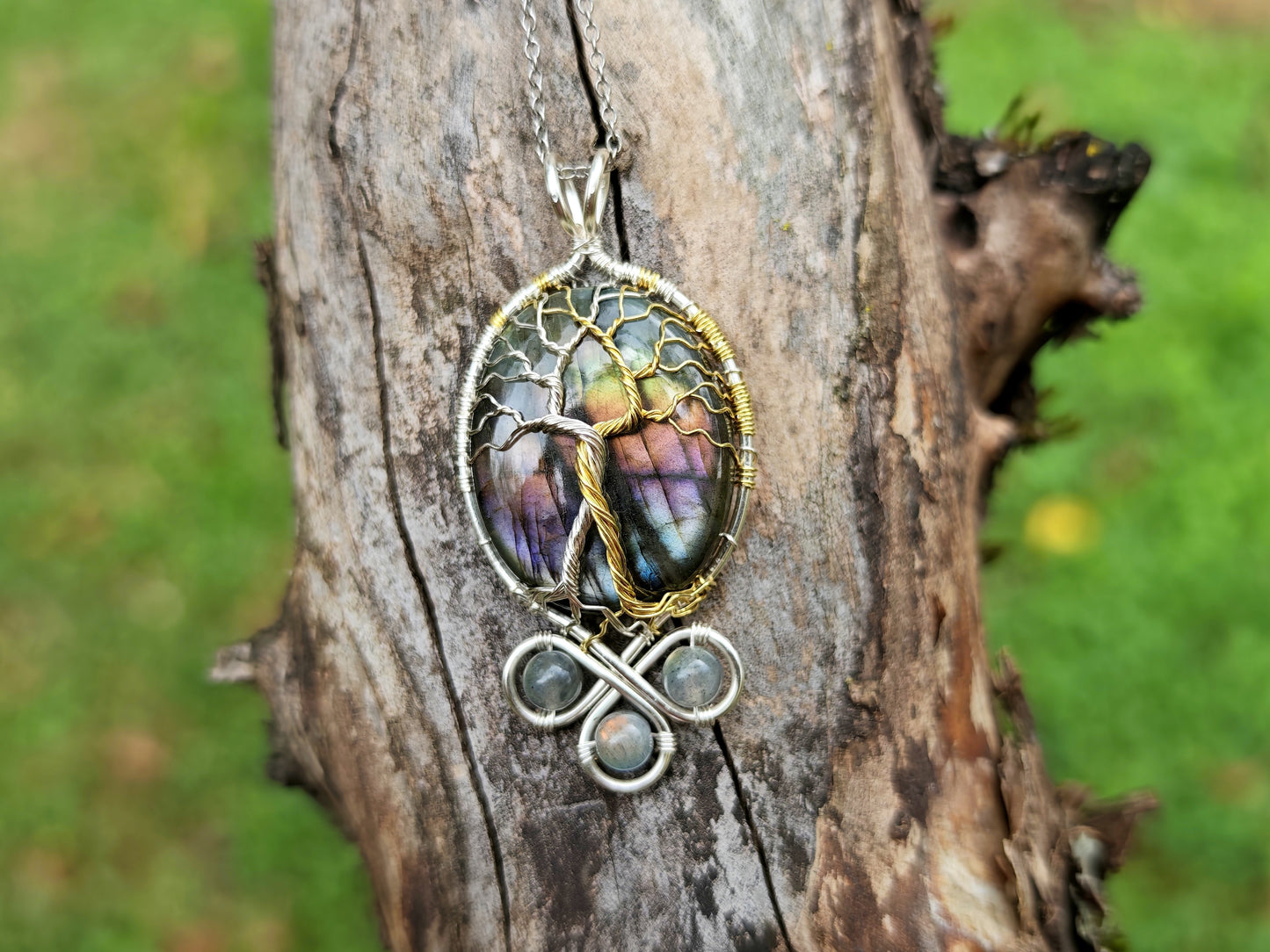 Fantasy inspired pendant: The Two Trees