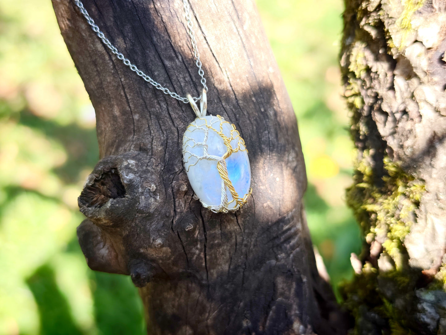 Fantasy inspired pendant: The Two Trees