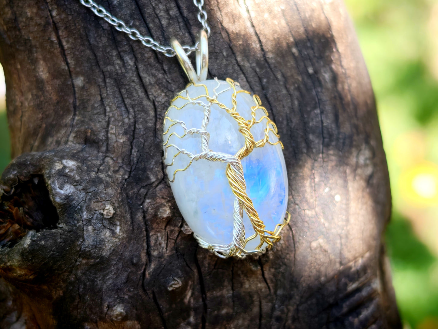 Fantasy inspired pendant: The Two Trees