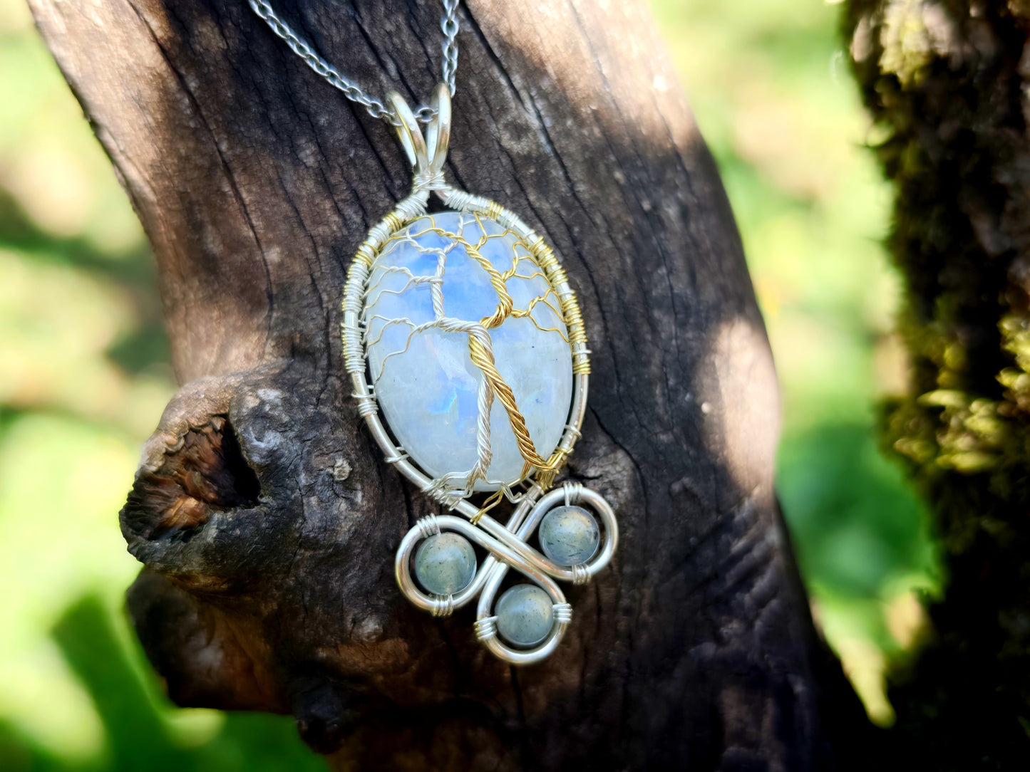 Fantasy inspired pendant: The Two Trees