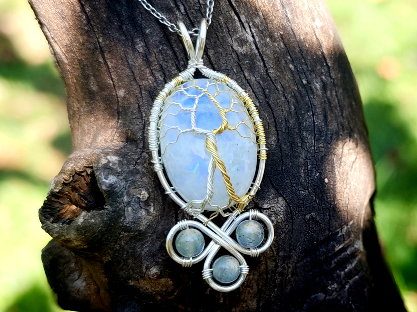 Fantasy inspired pendant: The Two Trees