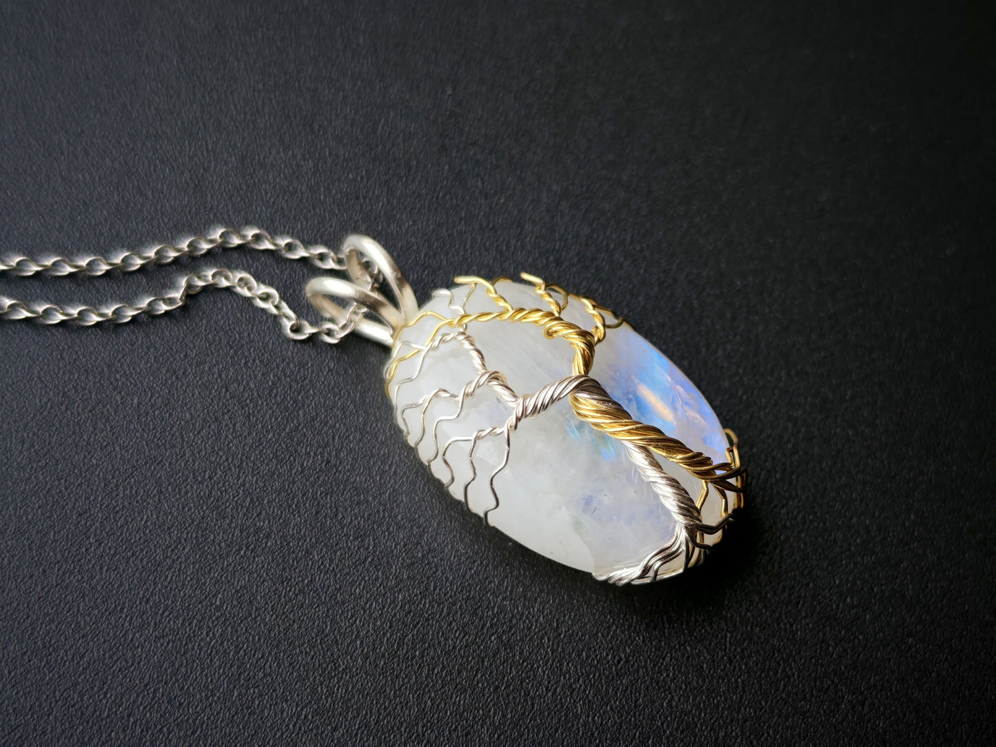 Fantasy inspired pendant: The Two Trees