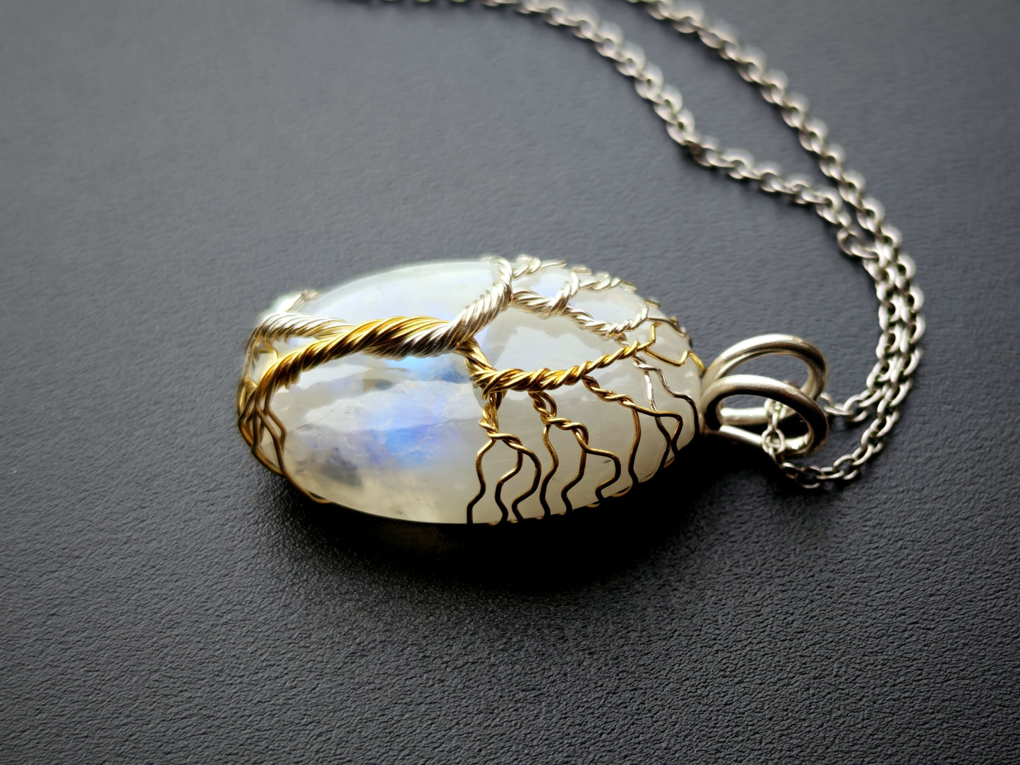 Fantasy inspired pendant: The Two Trees
