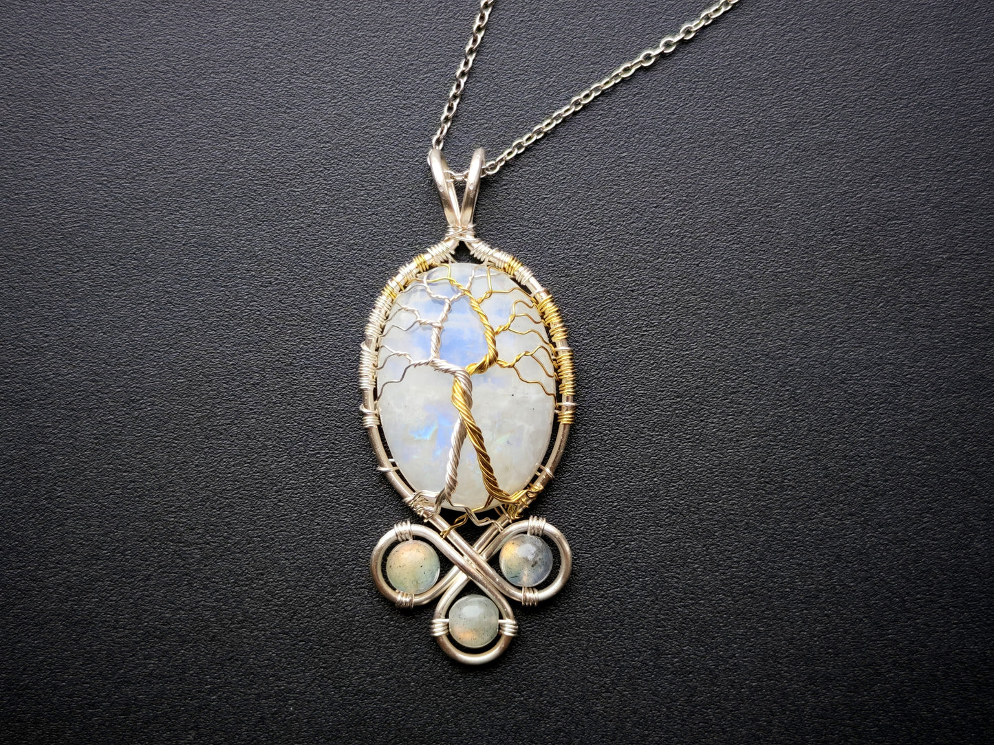 Fantasy inspired pendant: The Two Trees