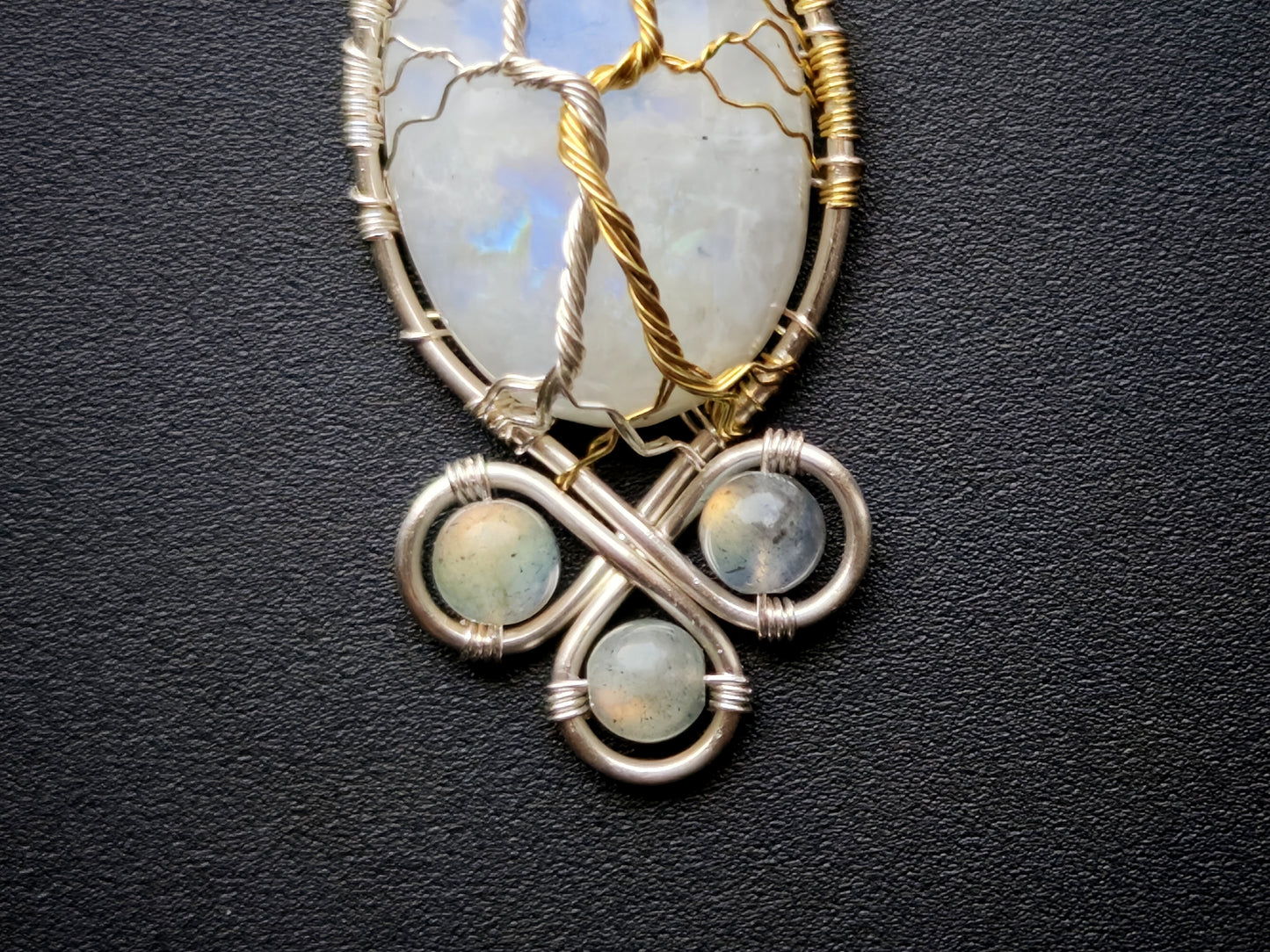 Fantasy inspired pendant: The Two Trees