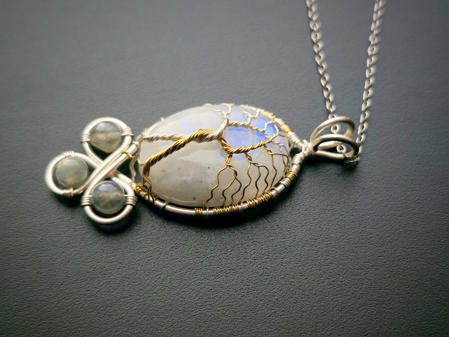 Fantasy inspired pendant: The Two Trees
