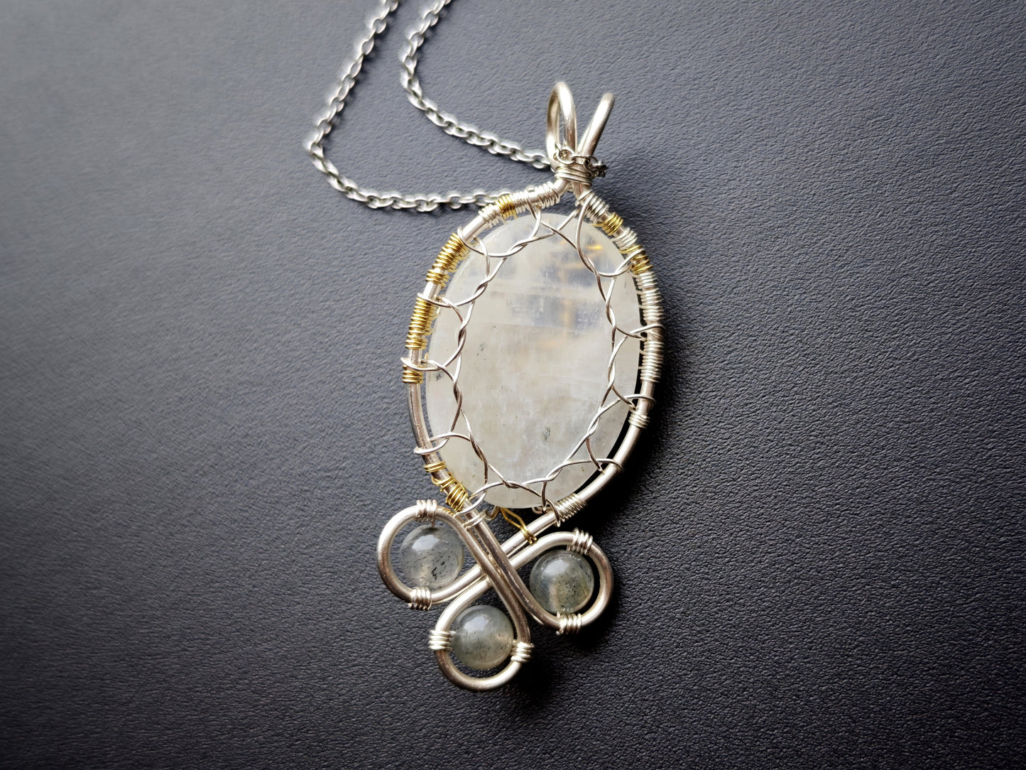 Fantasy inspired pendant: The Two Trees