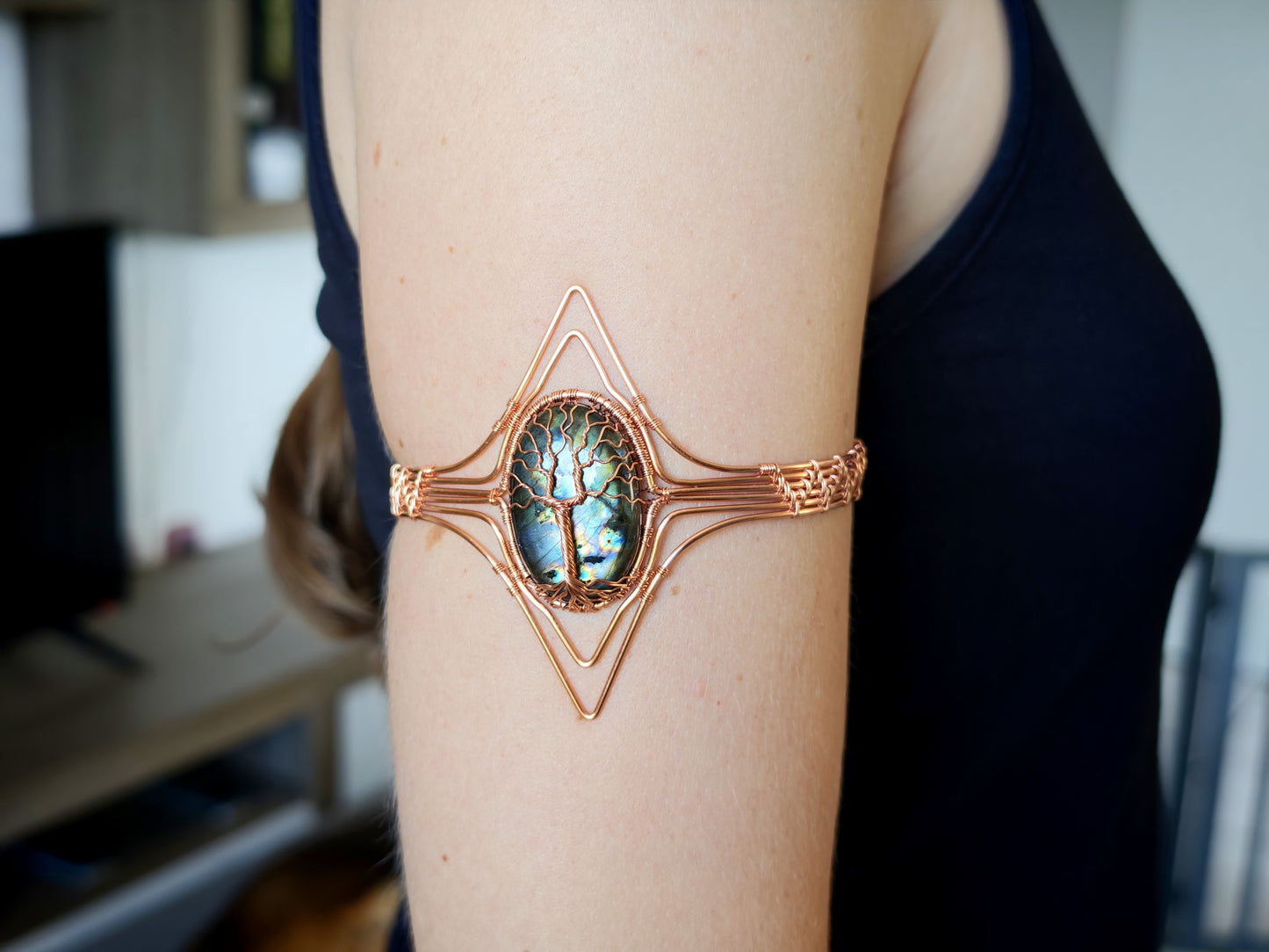 Tree arm ring with a labradorite gemstone