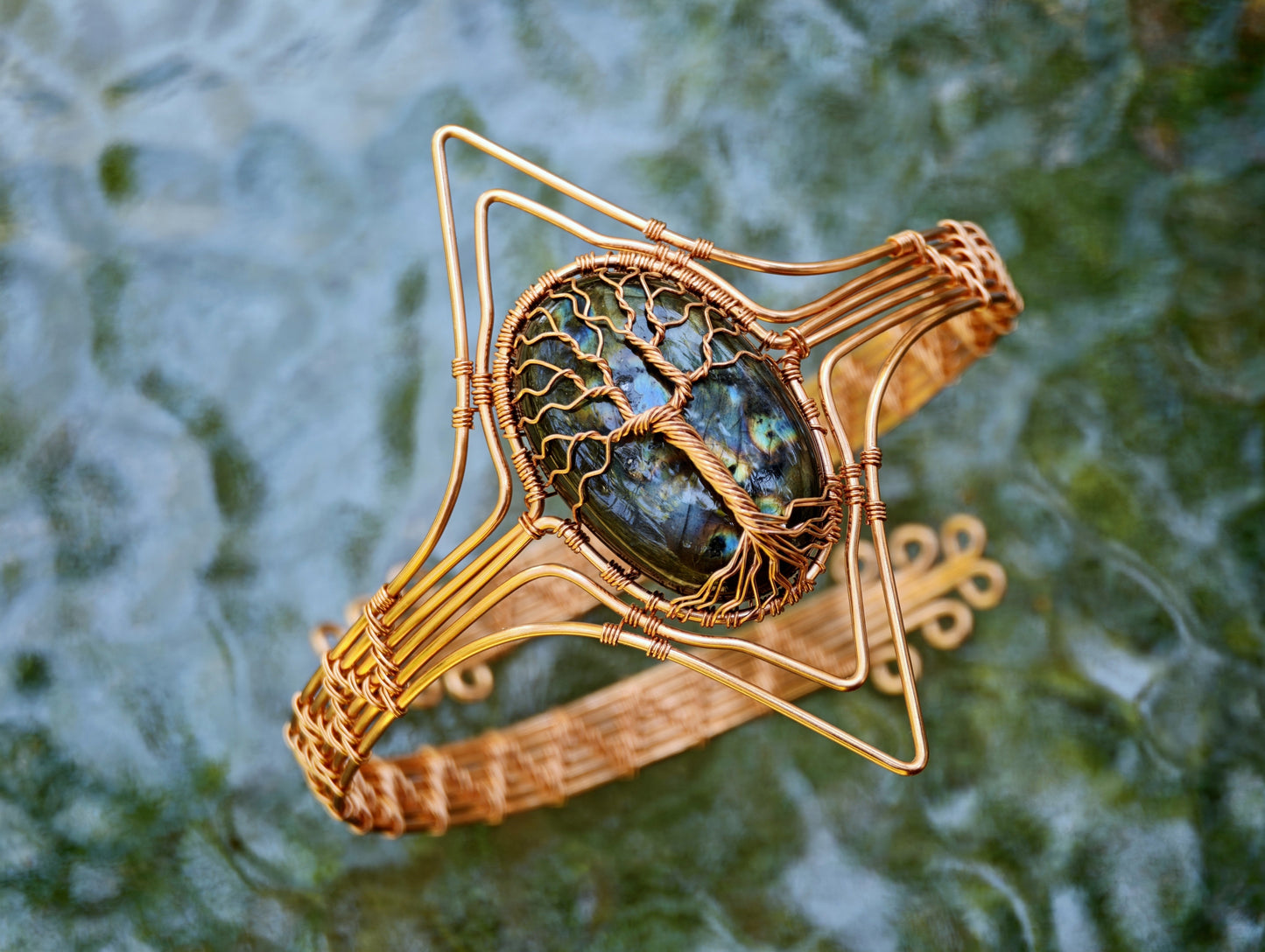 Tree arm ring with a labradorite gemstone