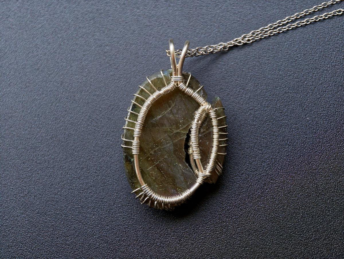 Tree pendant with a broken labradorite gemstone