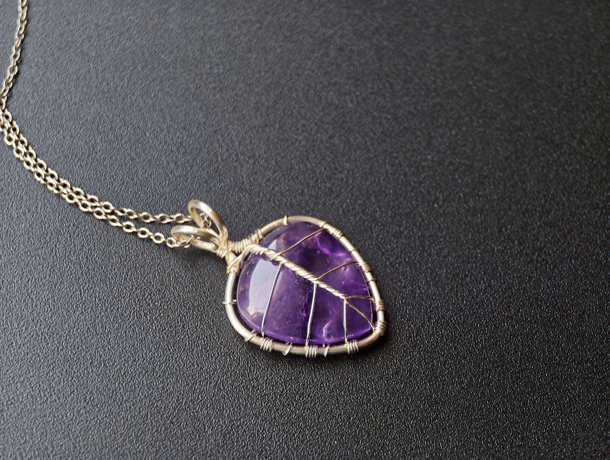 Leaf pendant with an amethyst gemstone