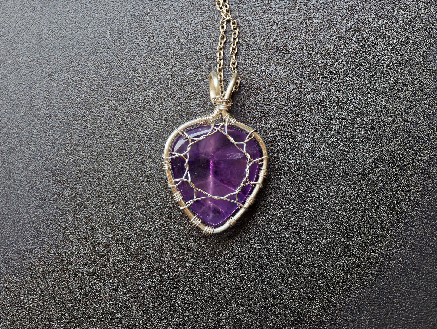 Leaf pendant with an amethyst gemstone