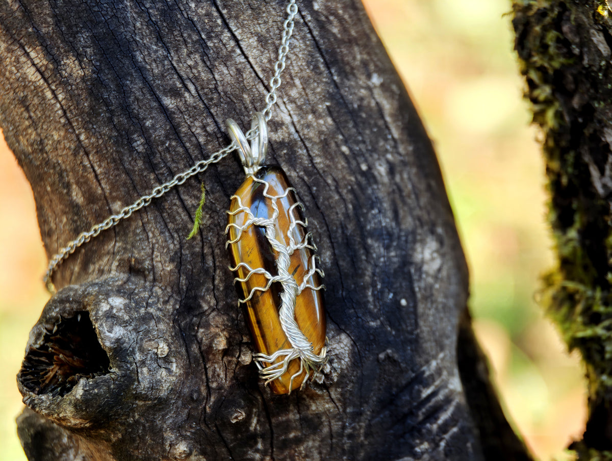 Tree pendant with a tiger's eye gemstone