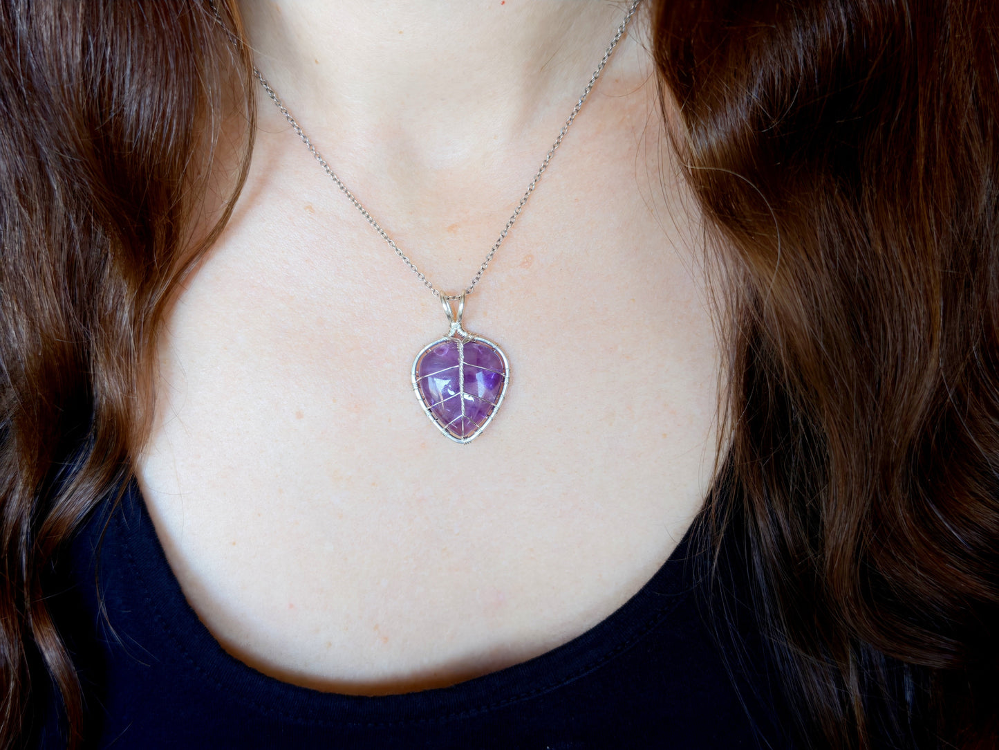 Leaf pendant with an amethyst gemstone