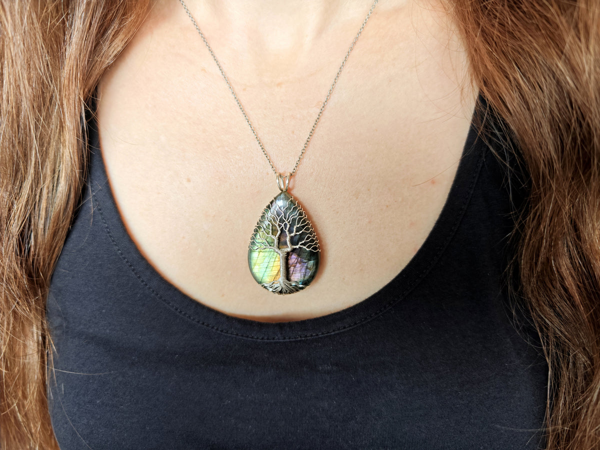 Tree pendant with a labradorite gemstone