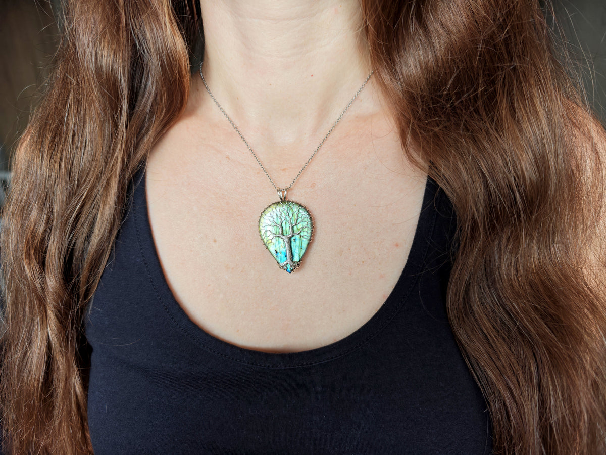 Tree pendant with a labradorite gemstone