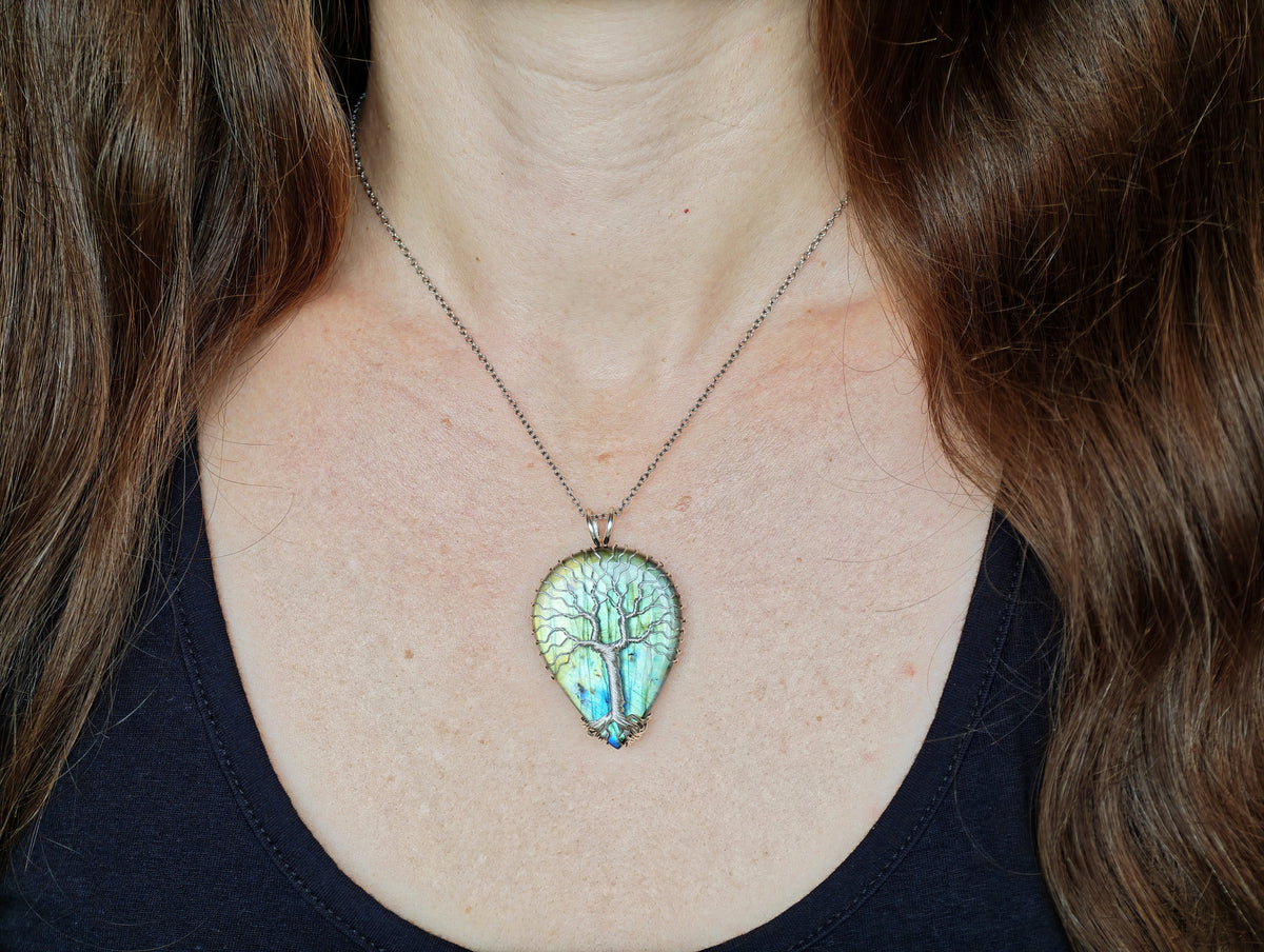 Tree pendant with a labradorite gemstone