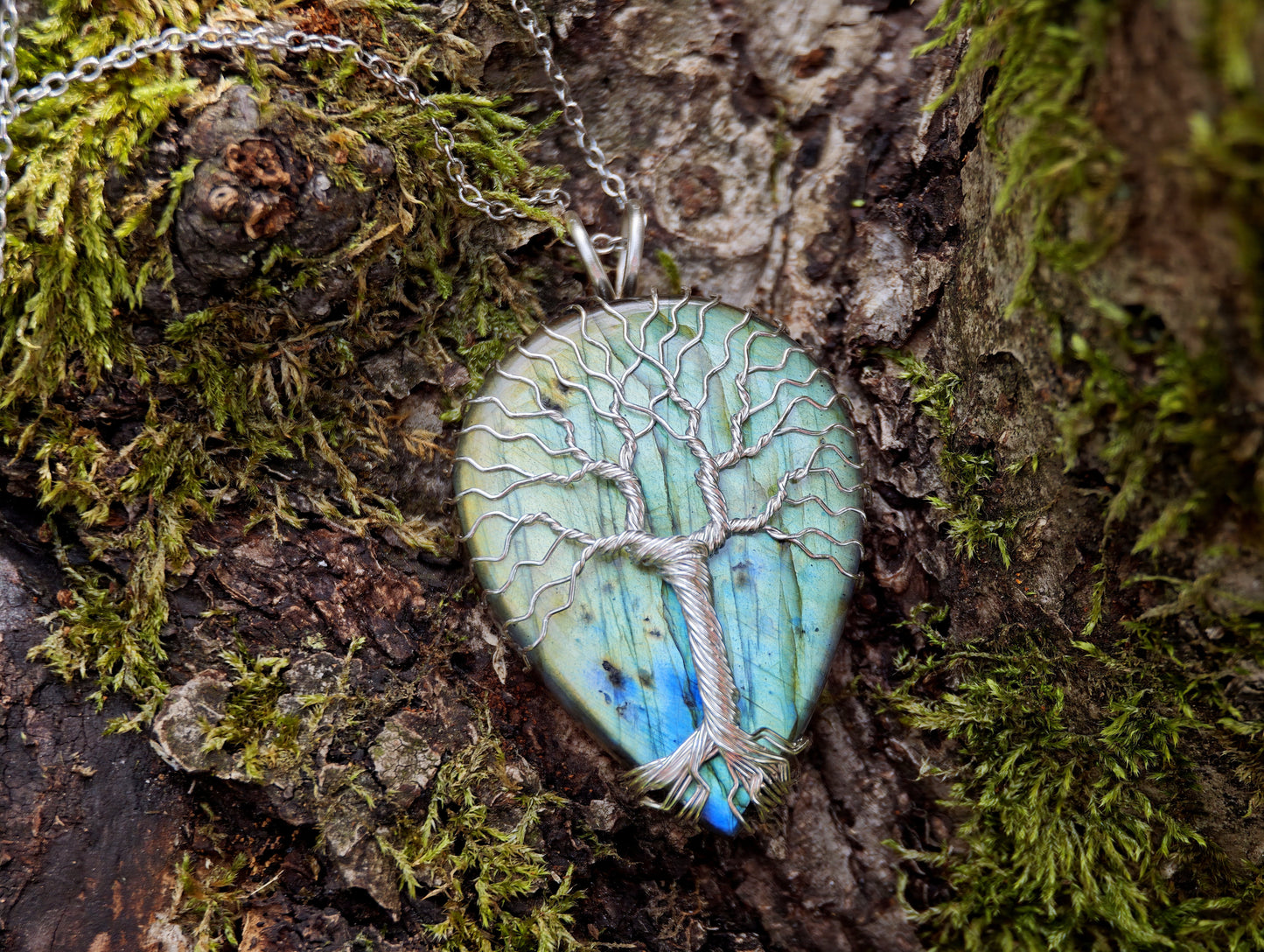 Tree pendant with a labradorite gemstone