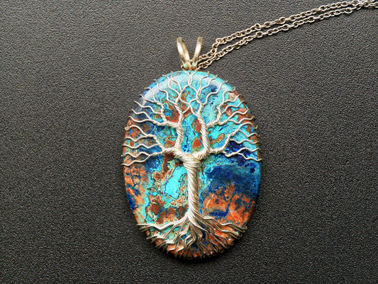 Tree pendant with a shattuckite gemstone