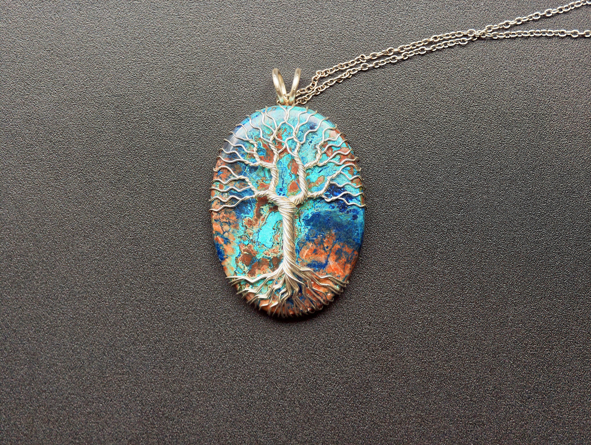 Tree pendant with a shattuckite gemstone