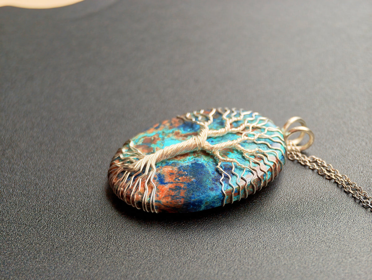 Tree pendant with a shattuckite gemstone